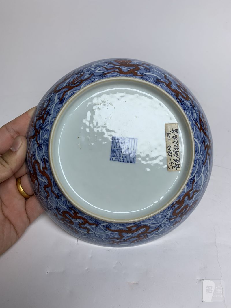 清乾隆 青花矾红海水龙纹盘一对 - 图6